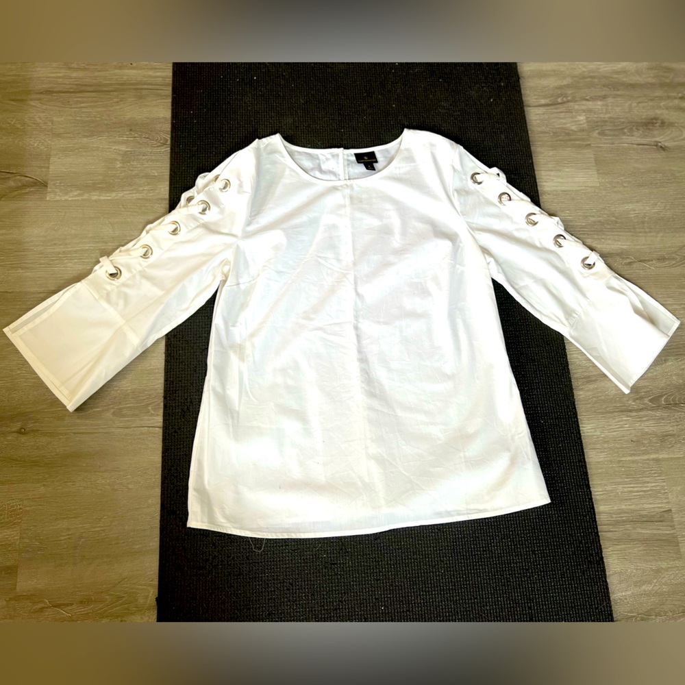 Worthington White Cotton lace-tied bell long sleeves for classic summer wear.